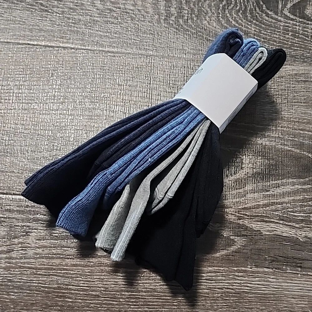 4 pair Calvin Klein ribbed, lightweight crew Socks